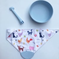 طقمي الاول للاكل 3 قطع مريله وملعقه وصحن