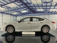 Toyota Camry 2025 White 1:18 Diecast Car Model