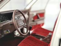 Toyota Crown MS122 White (Red Interior) 1:18 XiaoG...