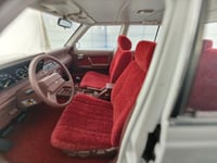 Toyota Crown MS122 White (Red Interior) 1:18 XiaoG...