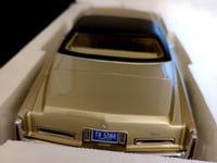 RARE PRE-OWNED Cadillac Eldorado Coupe Gold 1:18 B...