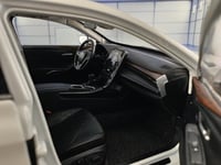 Toyota Avalon White 1:18 Diecast Car Model - مجسم...