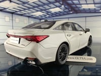 Toyota Avalon White 1:18 Diecast Car Model - مجسم...
