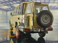 Toyota Land Cruiser 76 Beige 1:18 Almost Real 8701...