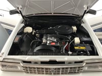 Toyota Crown MS122 White (Red Interior) 1:18 XiaoG...