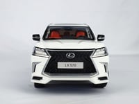 Toyota Lexus LX570 White 1:18 LCD LCD1810-WH