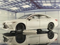 Toyota Avalon White 1:18 Diecast Car Model - مجسم...