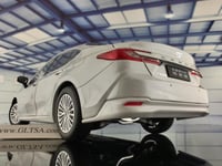 Toyota Camry 2025 White 1:18 Diecast Car Model