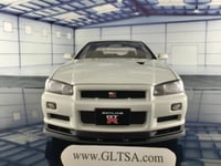 Nissan Skyline GT-R R34 White Pearl V-spec II 1:18...
