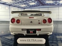 Nissan Skyline GT-R R34 White Pearl V-spec II 1:18...