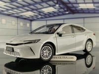 Toyota Camry 2025 White 1:18 Diecast Car Model