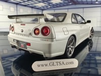 Nissan Skyline GT-R R34 White Pearl V-spec II 1:18...