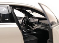 BMW i7 White Metallic 1:18 Minichamps 110023200