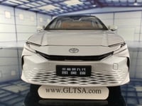 Toyota Camry 2025 White 1:18 Diecast Car Model