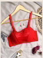 ستيان بوش أب مزين بالدانتيل