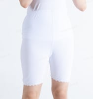 شورت نسائي دانتيل عريض