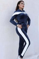 بجامة مخمل لون كحلي