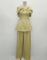 بدلة من قطعتين