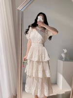 فستان الدانتيل البيج