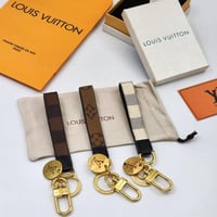 ميدالية لويس فيتون مع جميع الملحقات