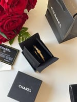 سواره يد واقف نسائي شانيل