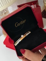 اساور انيقه سواره يد ماركه كارتير