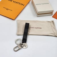 ميدالية لويس فيتون مع جميع الملحقات