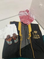 طقم ولادي ▪️ثوب سعودي . ▪️بشت بالاسم حسب الطلب