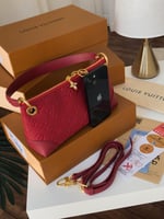 شنط لويس هاكوالتي بعلبة الماركه