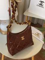 توفرت شنطة ماركة إCHANEL
