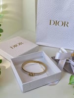 سواره يد نسائي ديور واقف