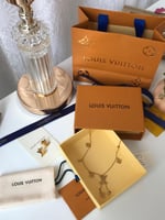 سلسال نسائي ماركه لويس فيتون + حلق