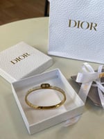 سواره يد نسائي ديور واقف