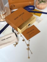 سلسال نسائي ماركه لويس فيتون + حلق