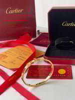 سواره يد واقف نسائي كارتير