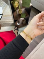 سواره يد واقف نسائي قوتشي