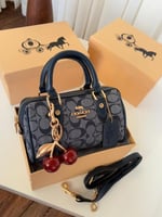 شنطة كوتش مع الكرز هاي كوالتي