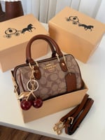 شنطة كوتش مع الكرز هاي كوالتي