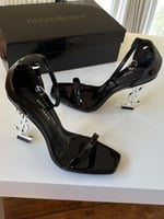 كعب سان لوران