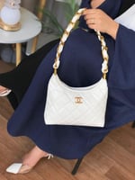 توفرت شنطة ماركة إCHANEL