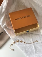 سواره نسائي انيقه سواره يد نسائي طايح لويس