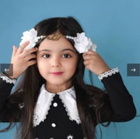 طوق بالاسم مع الورد . يمكنك حفر الاسم او الحرف حسب...