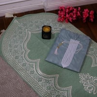 طقم صلاة رمضاني أنيق من بلاك روز