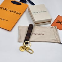 ميدالية لويس فيتون مع جميع الملحقات