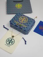 اكسسوارات نسائيه ماركات متنوعه مع جميع الملحقات ال...