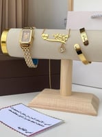 طقم نسائي مميز بالأسم