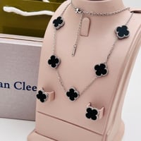 عرررررررض اكسسسسورات نسائيه ماركة فان كليف