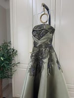 فستان فخم الخامه ميكادو مطرز خرز شك