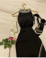 فستان اسود خامه كريب واكسسوار اصلي