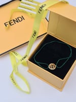 أساور نسائي .. جديده من فندي.. مع الملحقات الماركه...